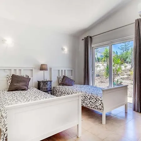 Carvoeiro Sleeps 6 With Pool Air Con And Wifi