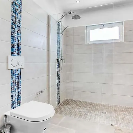 Carvoeiro Sleeps 6 With Pool Air Con And Wifi Carvoeiro (Lagoa)