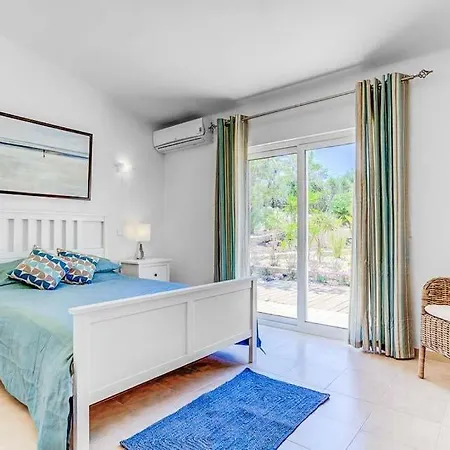 Villa Carvoeiro Sleeps 6 With Pool Air Con And Wifi
