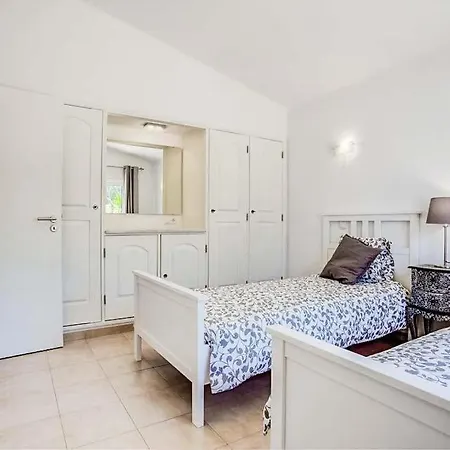 Carvoeiro Sleeps 6 With Pool Air Con And Wifi *
